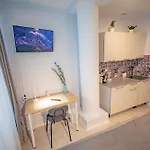 Cozy Small In A Heart Of Kunderi Street Apartment *